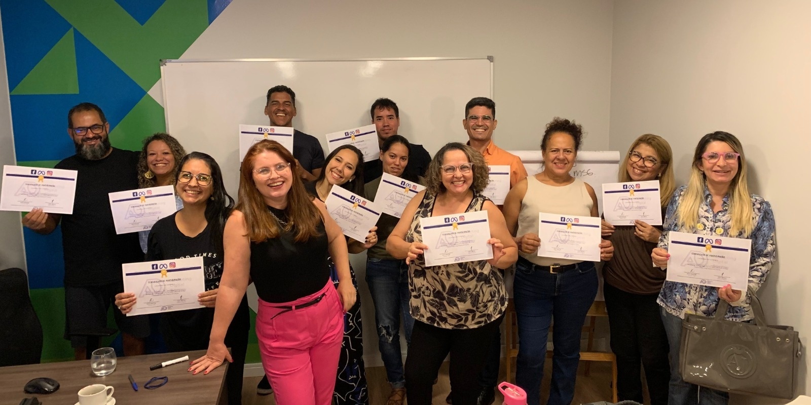 Turma completa com certificados após a imersão